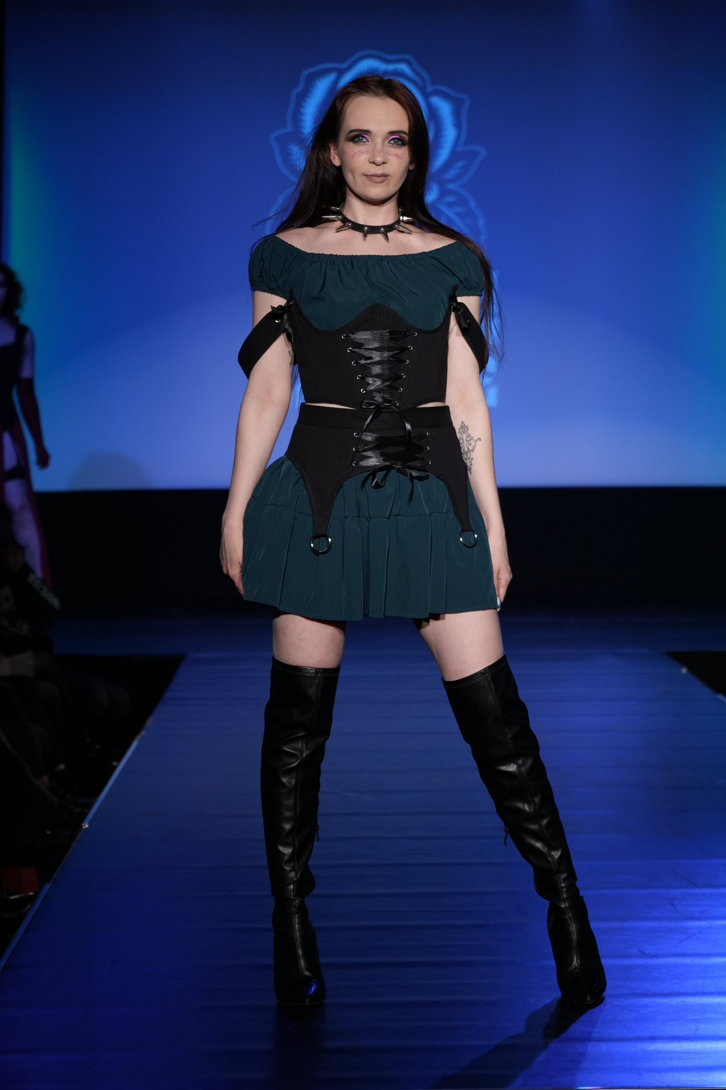 VIRGO Czarny Gorset Underbust Sznurowany z Ramiączkami