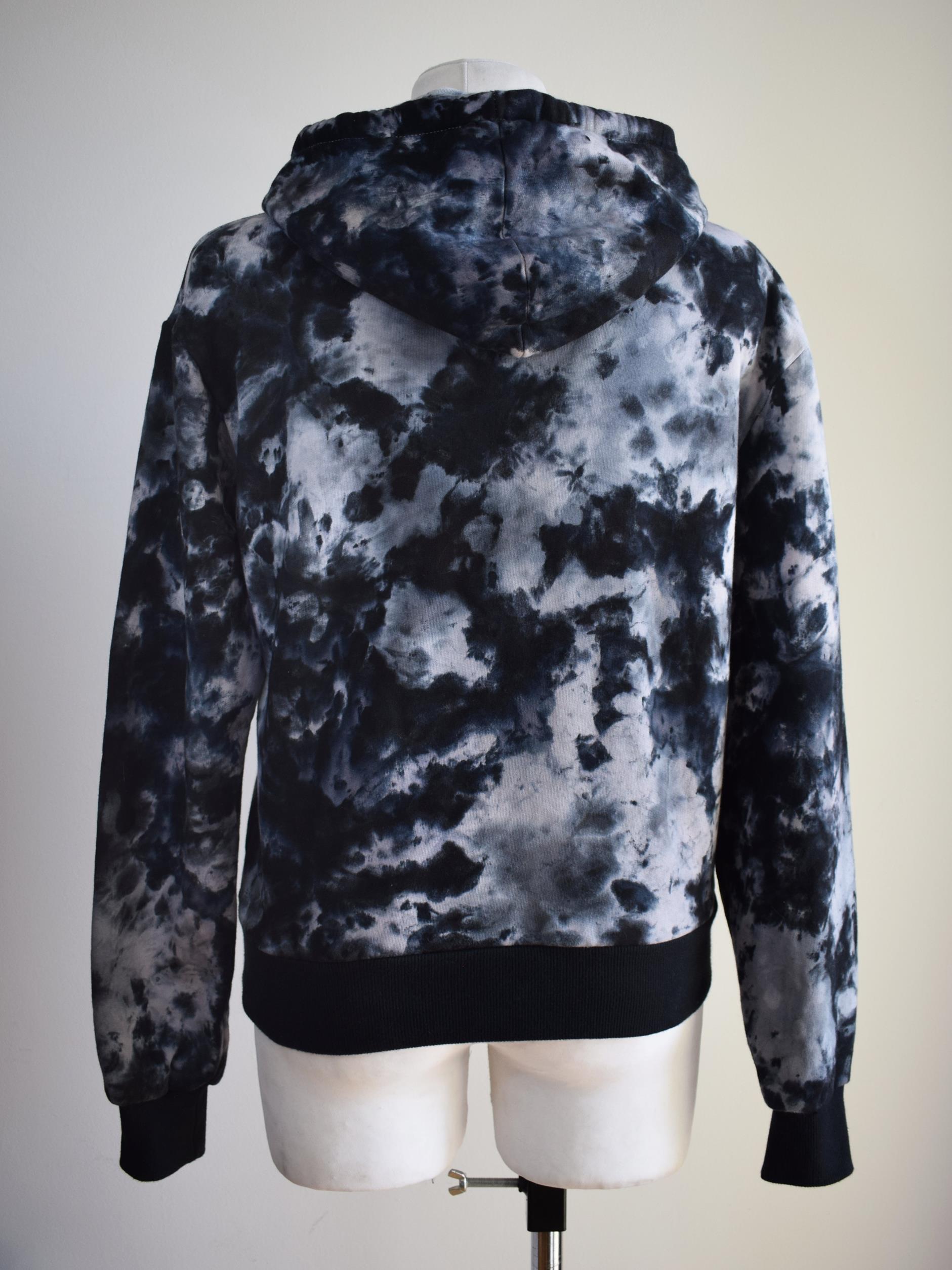 OUTLET Czarna bluza z kapturem bawełniana z efektem stone wash