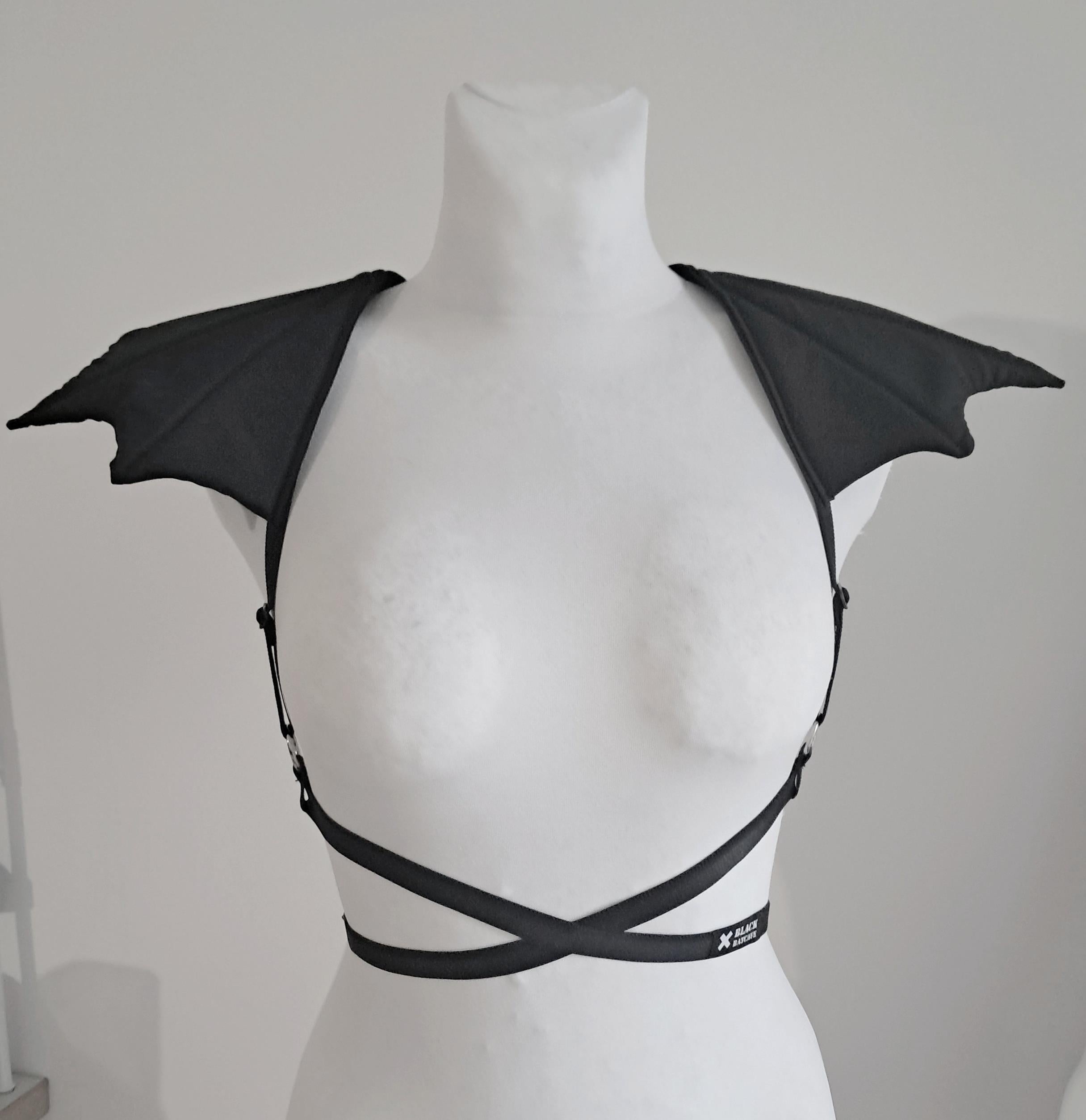 harness with bat wings epaulets